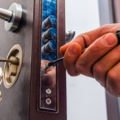 How to deal with an emergency lockout situation in the best possible way?